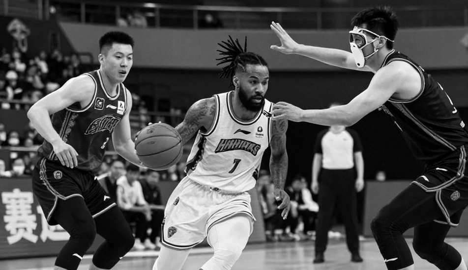Từ Chiếc Áo Đấu Đến Tòa Án Liên Bang: Khi Chiến Trường Văn Hóa Tràn Vào WNBA