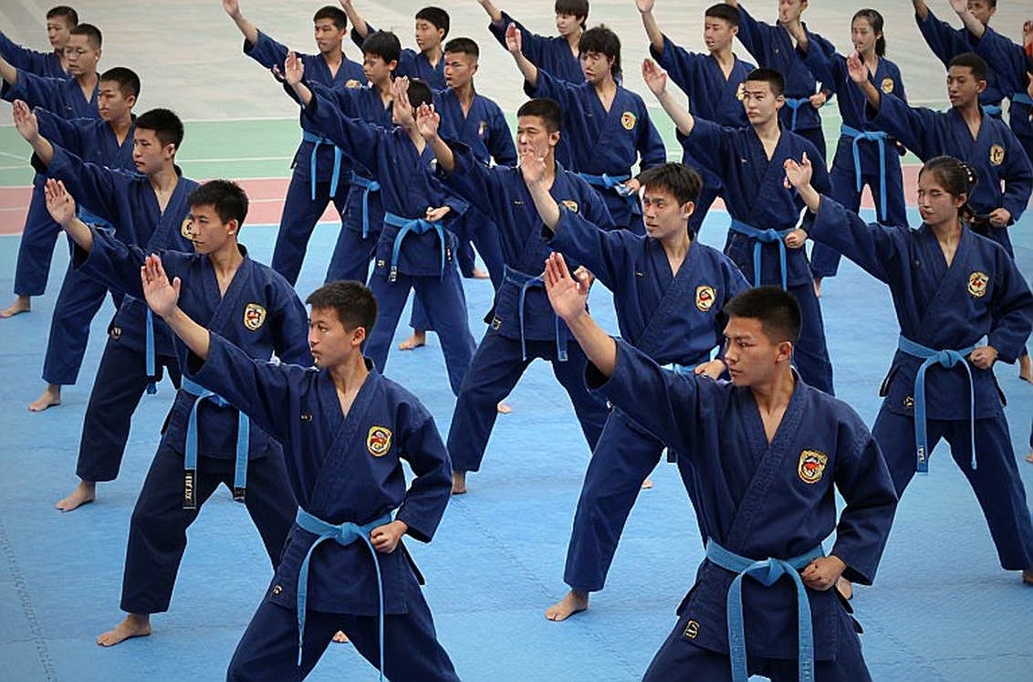 Raoni Barcelos rời lồng bát giác bằng cáng ở Las Vegas: tuổi 39, tám năm UFC và một ca chụp CT trong đêm Raoni Barcelos rời lồng bát giác bằng cáng ở Las Vegas: tuổi 39, tám năm UFC và một ca chụp CT trong đêm