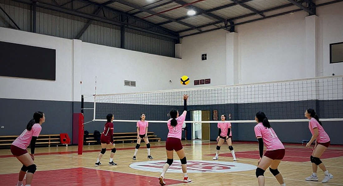 Vết sưng quanh mắt và khoảng trống không ai nhìn thấy: Khi libero 14 tuổi đối mặt với sức mạnh ngoại binh