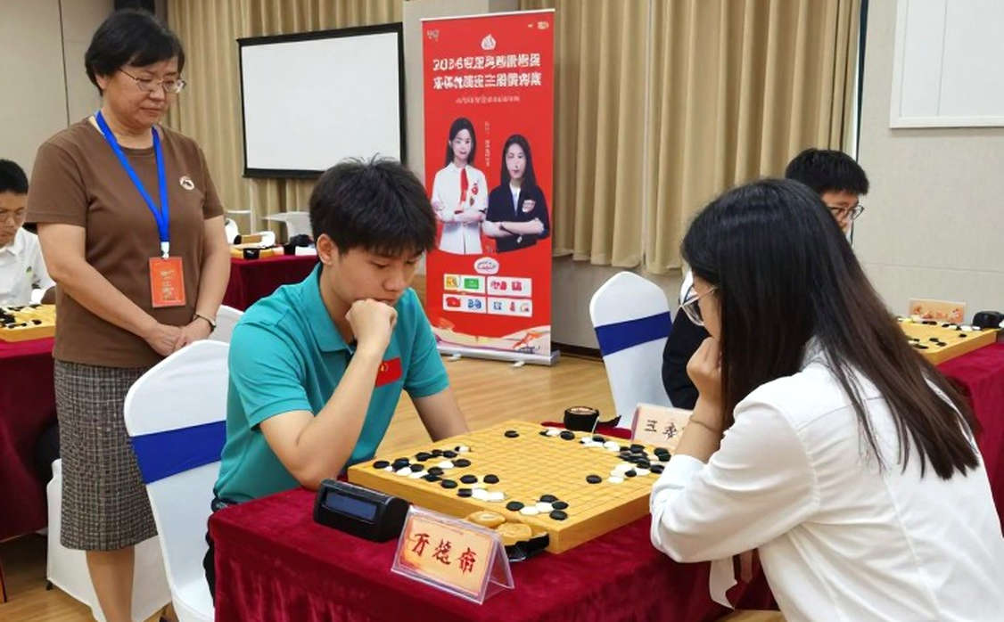 GCL 2026: Nepomniachtchi khiến Carlsen toát mồ hôi trước khi vượt qua Sindarov bằng đồng hồ