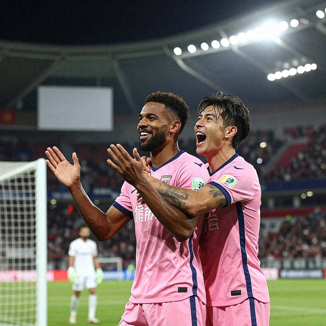 Hanoi FC 1–4 SLNA: Ba mét lùi sâu và khoảng trống Kewell chưa lấp được