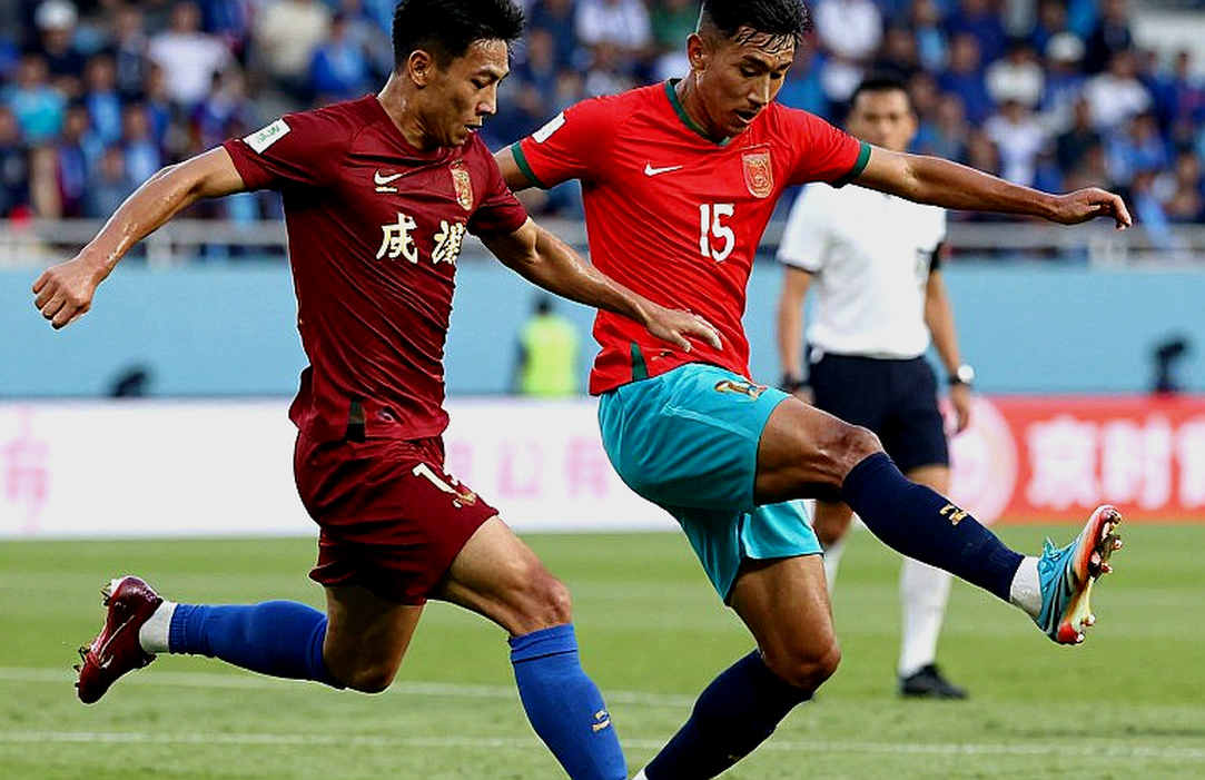 Solanke, cú đánh đầu phút 90+2 và lỗ hổng cấu trúc của Manchester United Solanke, cú đánh đầu phút 90+2 và lỗ hổng cấu trúc của Manchester United