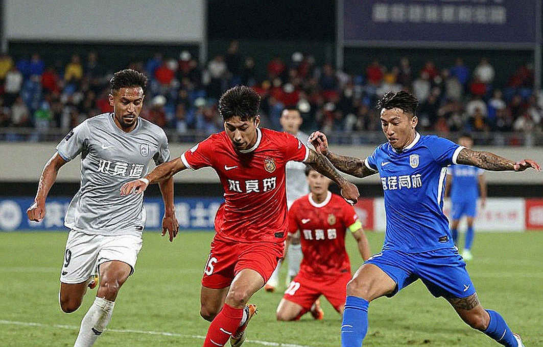 The Defensive Rhythm of V.League: When the Old Wall Becomes a Community Stage The Defensive Rhythm of V.League: When the Old Wall Becomes a Community Stage