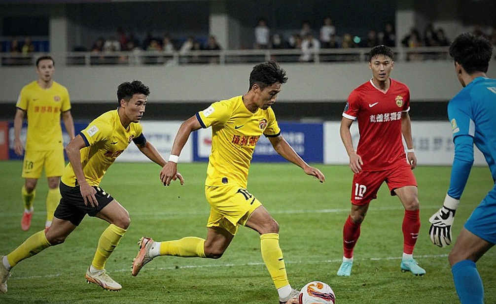 Hà Nội FC: 40 phút đóng cửa phòng thay đồ và điều Kewell không thể giấu