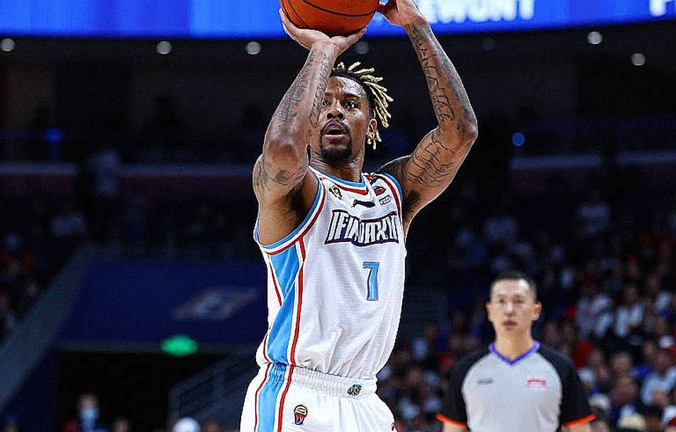 129 quả ba điểm của Rhyne Howard: kỷ lục bị phá bởi đúng một quả ném, và một chấn thương bị chôn ở đoạn bảy