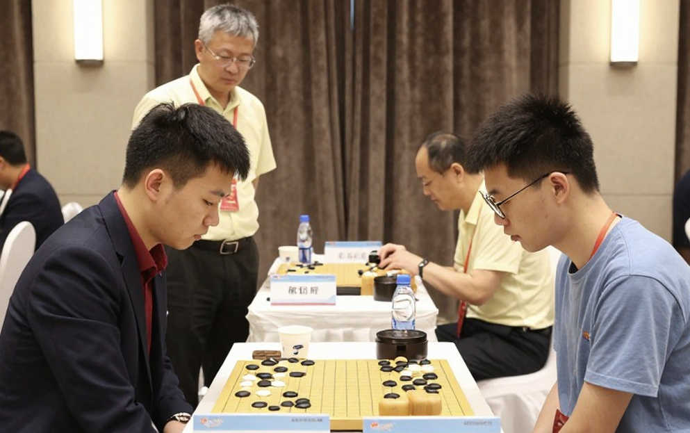 ChessBase Magazine #225: Ánh hào quang Sicilian và khoảng trống dữ liệu phía sau tiêu đề